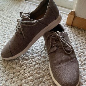 Toms brown/tan sneakers size 9.5, like new